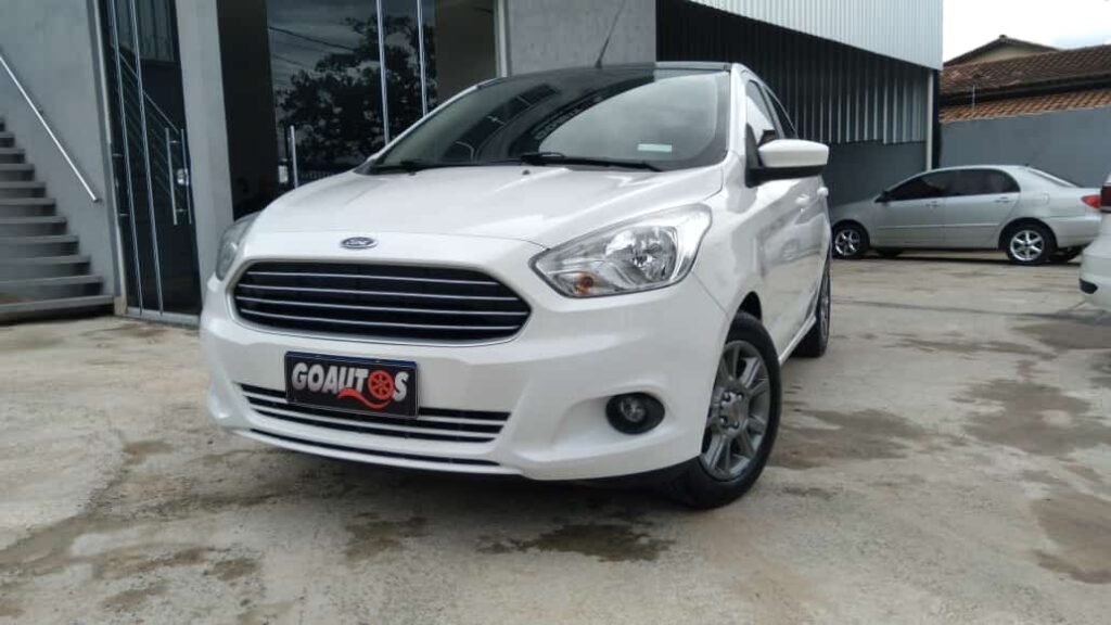 Se você está buscando um carro compacto que combina desempenho e eficiência, o Ford Ka SE 2018 é a escolha ideal. Com um motor 1.0 flex que entrega até 85 cavalos de potência, este veículo é ágil e divertido de dirigir, além de ser econômico em termos de combustível.