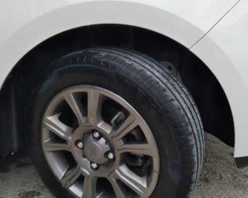 Se você está procurando um carro compacto e confiável, o Ford Ka SE 2018 pode ser a escolha certa para você. Este veículo foi projetado para oferecer conforto e desempenho em um pacote acessível.