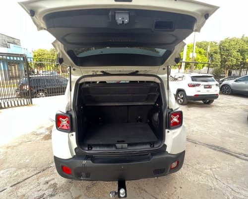 O Jeep Renegade 2018 é um veículo confiável, elegante e versátil que é perfeito para quem quer explorar o mundo ao seu redor. Com uma variedade de recursos tecnológicos, capacidade de tração nas quatro rodas e design icônico, este SUV compacto é uma ótima escolha para qualquer pessoa que procura um veículo que possa acompanhar seu estilo de vida aventureiro.
