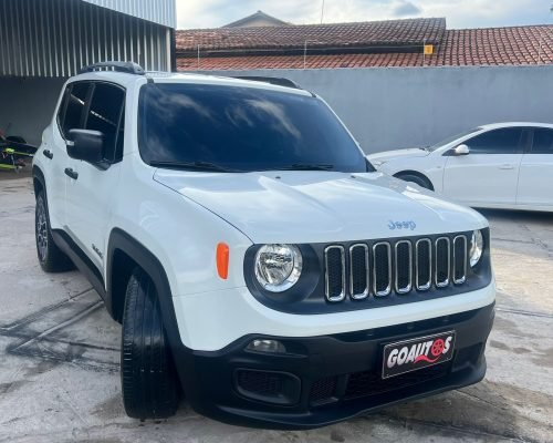 Se você está procurando um veículo que combine estilo, desempenho e confiabilidade, o Jeep Renegade 2018 é uma escolha excelente. Este SUV compacto oferece a capacidade de tração nas quatro rodas, o que o torna um ótimo companheiro para quem gosta de aventuras ao ar livre. O Renegade 2018 apresenta um design moderno e agressivo que chama a atenção em qualquer estrada. Com sua grade dianteira icônica e faróis de LED distintos, este veículo é difícil de ignorar. Além disso, o Renegade tem uma variedade de opções de cores vibrantes, permitindo que você escolha a aparência que mais lhe agrada. O interior do Renegade é igualmente impressionante. Ele oferece amplo espaço para passageiros e bagagem, com um porta-malas de 320 litros que pode ser expandido para 1.295 litros quando os bancos traseiros são rebatidos. Além disso, o Renegade apresenta uma variedade de recursos tecnológicos, como um sistema de entretenimento com tela sensível ao toque e compatibilidade com Android Auto e Apple CarPlay.